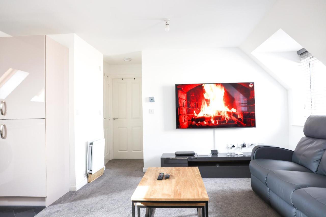 Stunning Two-Bedroom Apartment At A3Ree, Free Parking, Near Cribbs Causeway Mall Бристоль Экстерьер фото