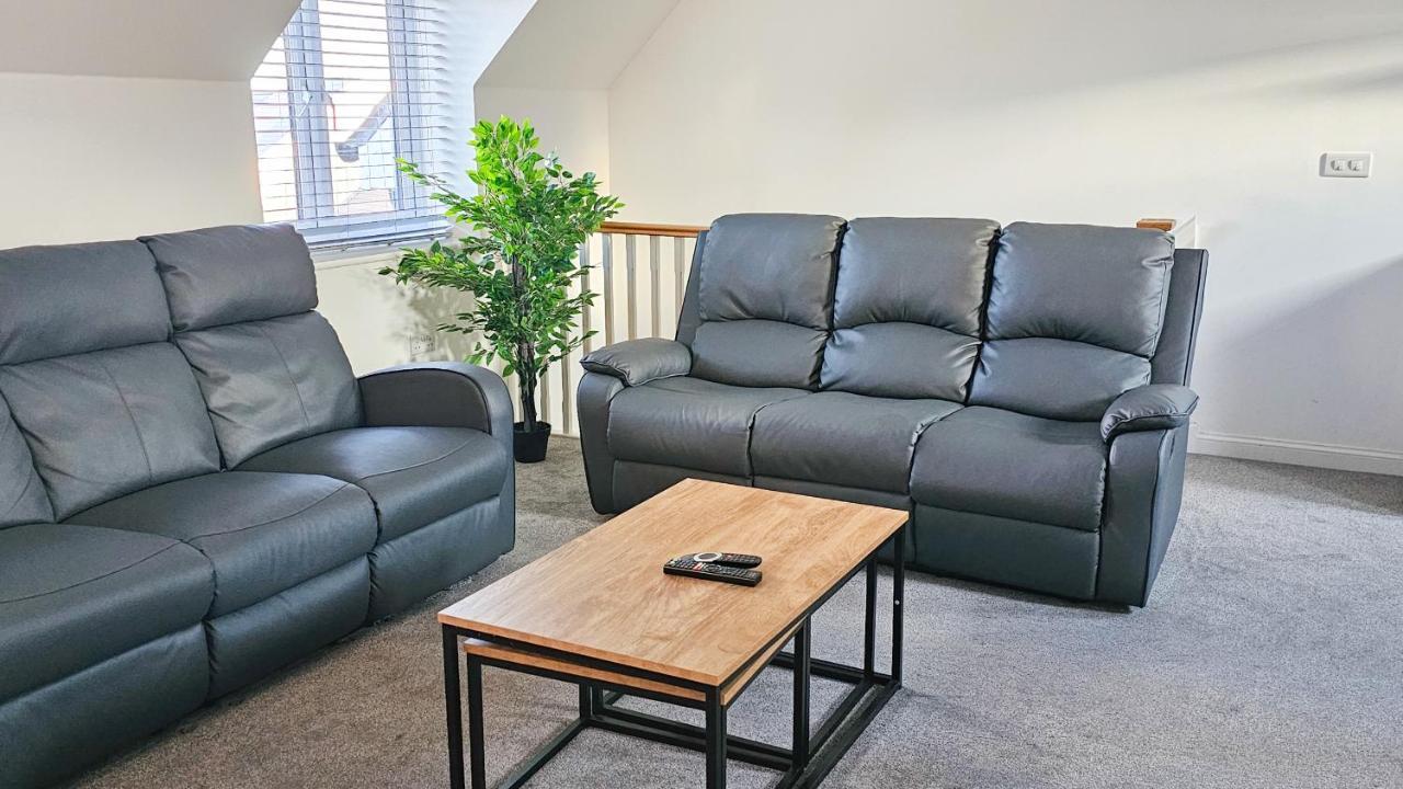 Stunning Two-Bedroom Apartment At A3Ree, Free Parking, Near Cribbs Causeway Mall Бристоль Экстерьер фото