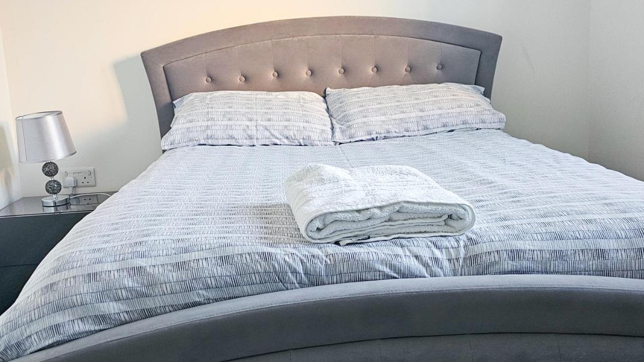 Stunning Two-Bedroom Apartment At A3Ree, Free Parking, Near Cribbs Causeway Mall Бристоль Экстерьер фото
