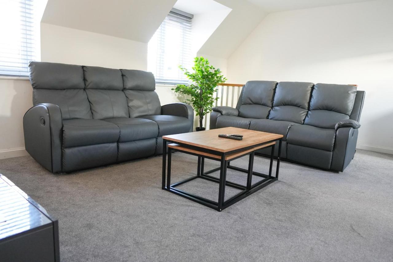 Stunning Two-Bedroom Apartment At A3Ree, Free Parking, Near Cribbs Causeway Mall Бристоль Экстерьер фото