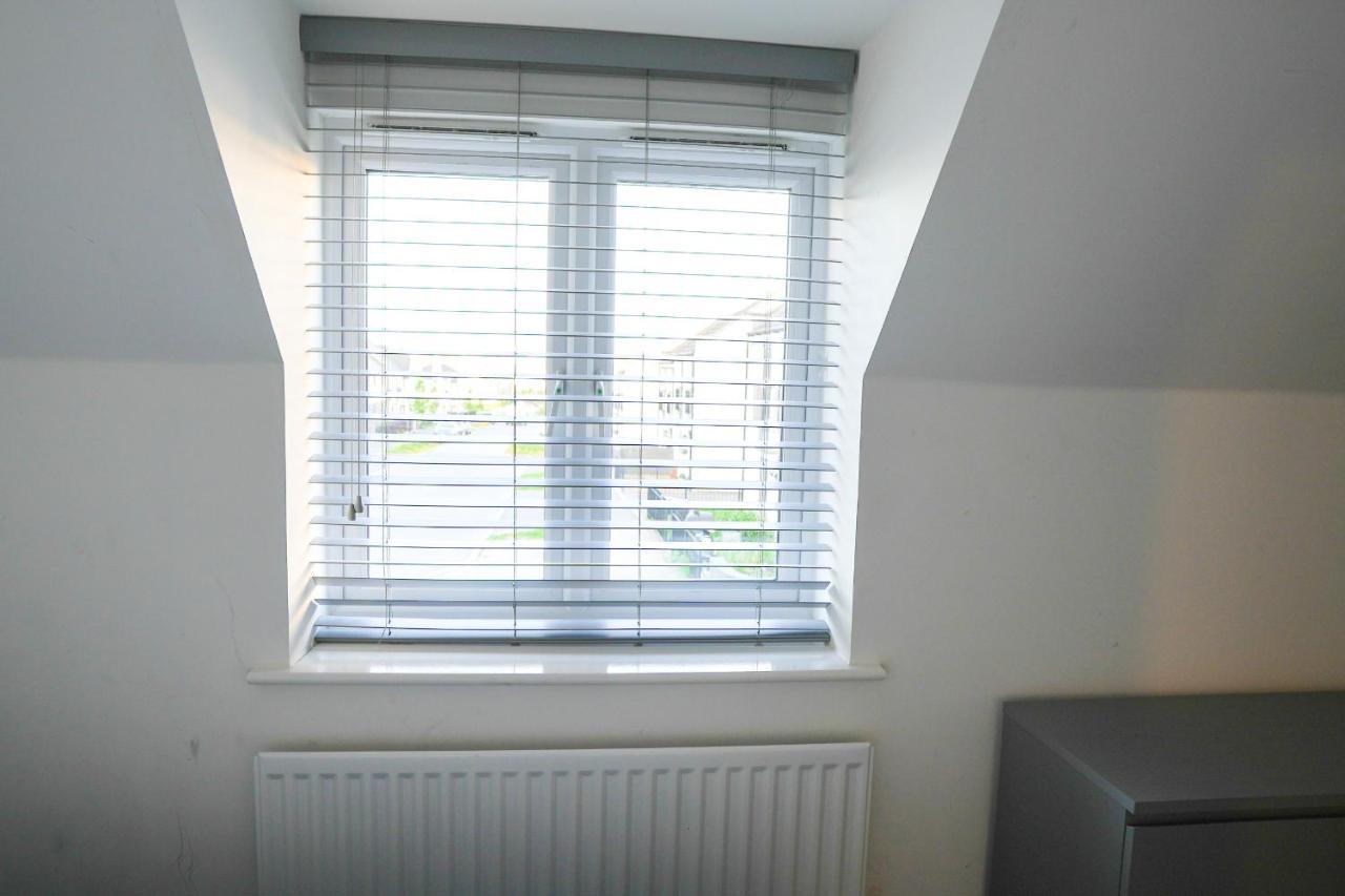 Stunning Two-Bedroom Apartment At A3Ree, Free Parking, Near Cribbs Causeway Mall Бристоль Экстерьер фото