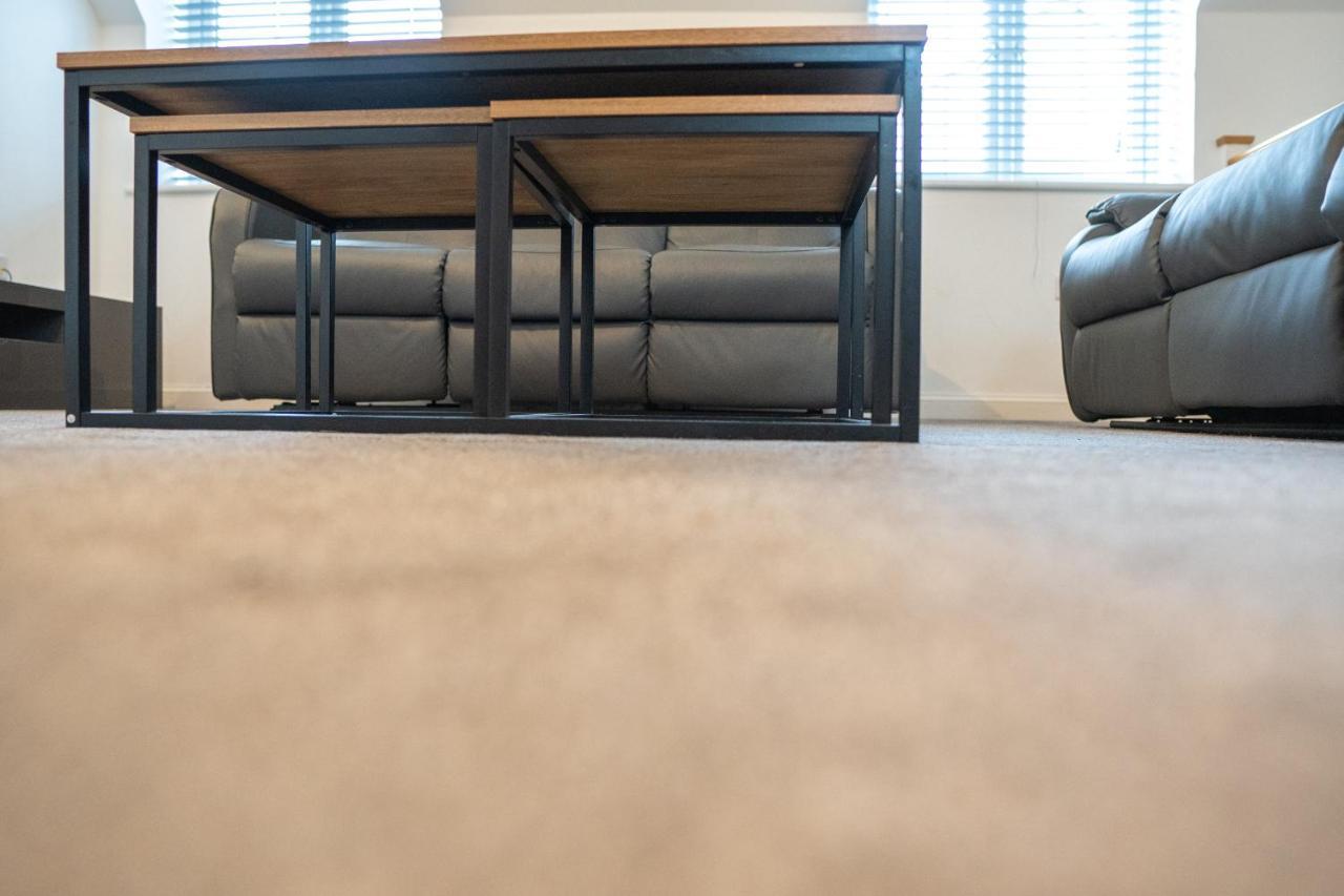 Stunning Two-Bedroom Apartment At A3Ree, Free Parking, Near Cribbs Causeway Mall Бристоль Экстерьер фото