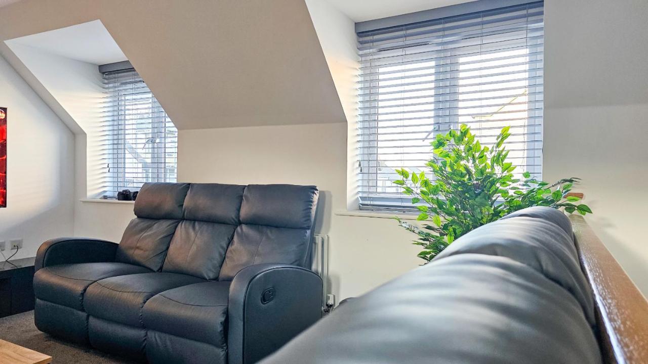 Stunning Two-Bedroom Apartment At A3Ree, Free Parking, Near Cribbs Causeway Mall Бристоль Экстерьер фото