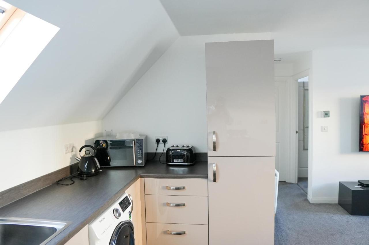 Stunning Two-Bedroom Apartment At A3Ree, Free Parking, Near Cribbs Causeway Mall Бристоль Экстерьер фото