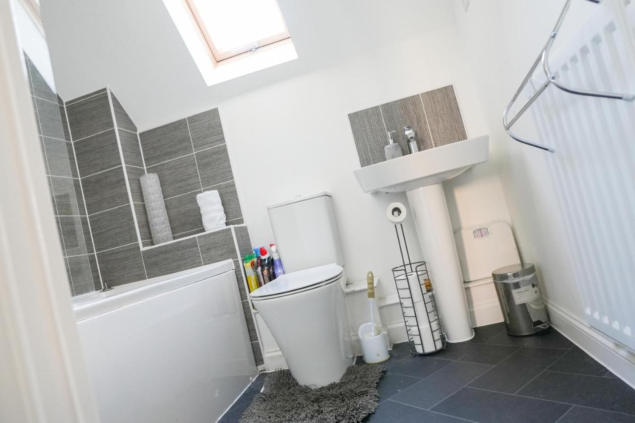 Stunning Two-Bedroom Apartment At A3Ree, Free Parking, Near Cribbs Causeway Mall Бристоль Экстерьер фото