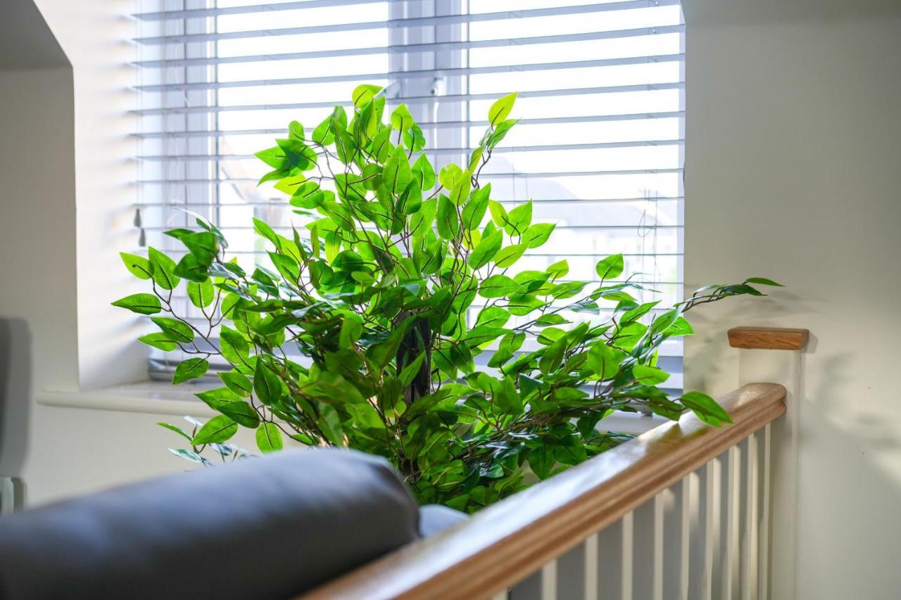Stunning Two-Bedroom Apartment At A3Ree, Free Parking, Near Cribbs Causeway Mall Бристоль Экстерьер фото
